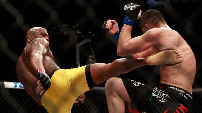 Top 10 tình huống điên khùng nhất trên sàn MMA (Phần 2)
