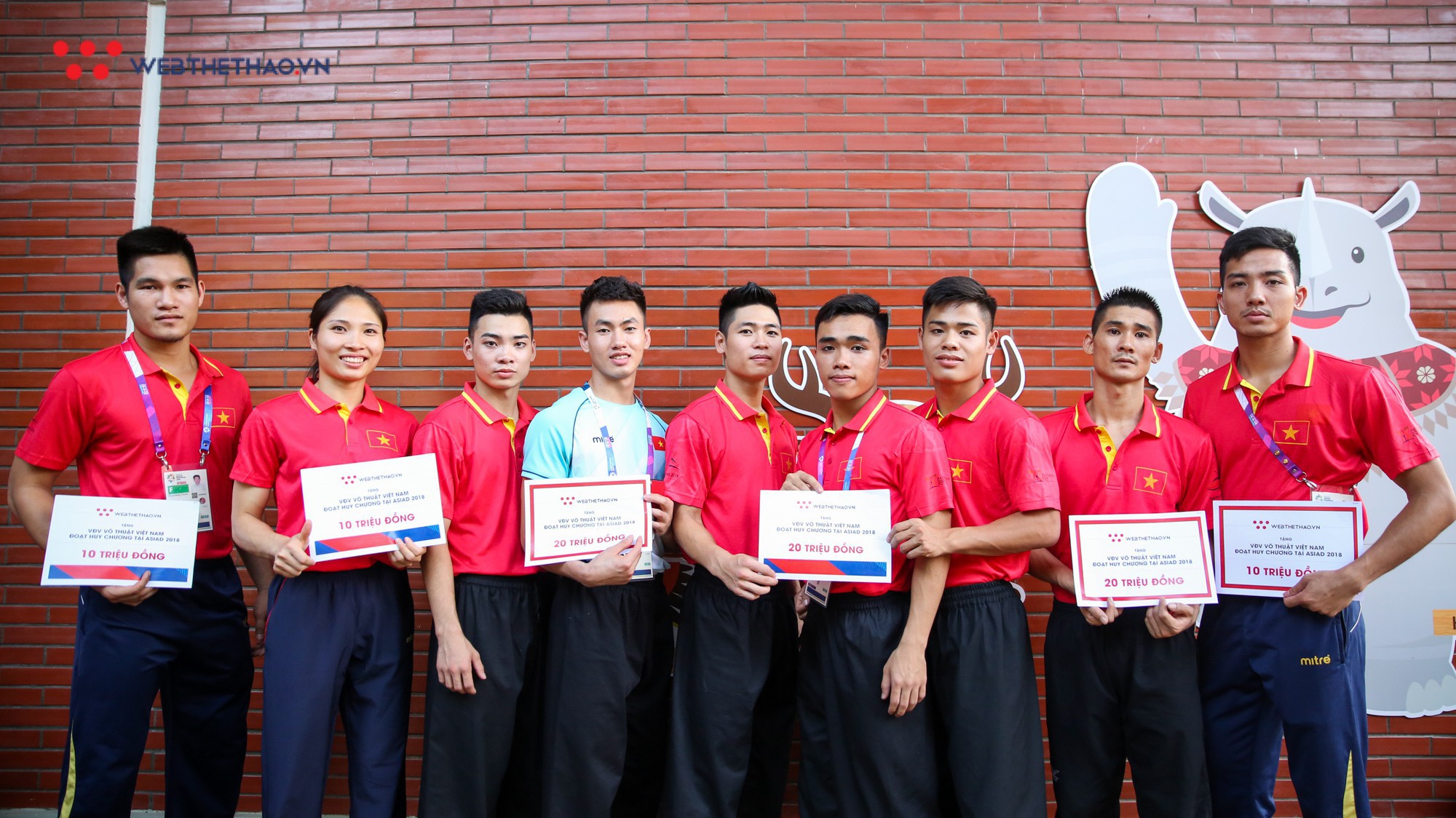 9 võ sĩ Pencak Silat Việt Nam đầu tiên tại ASIAD 2018 nhận thưởng từ Webthethao.vn