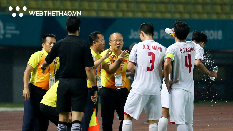 5 phút cuối căng thẳng đến nghẹt thở của HLV Park Hang Seo ở tứ kết ASIAD 2018