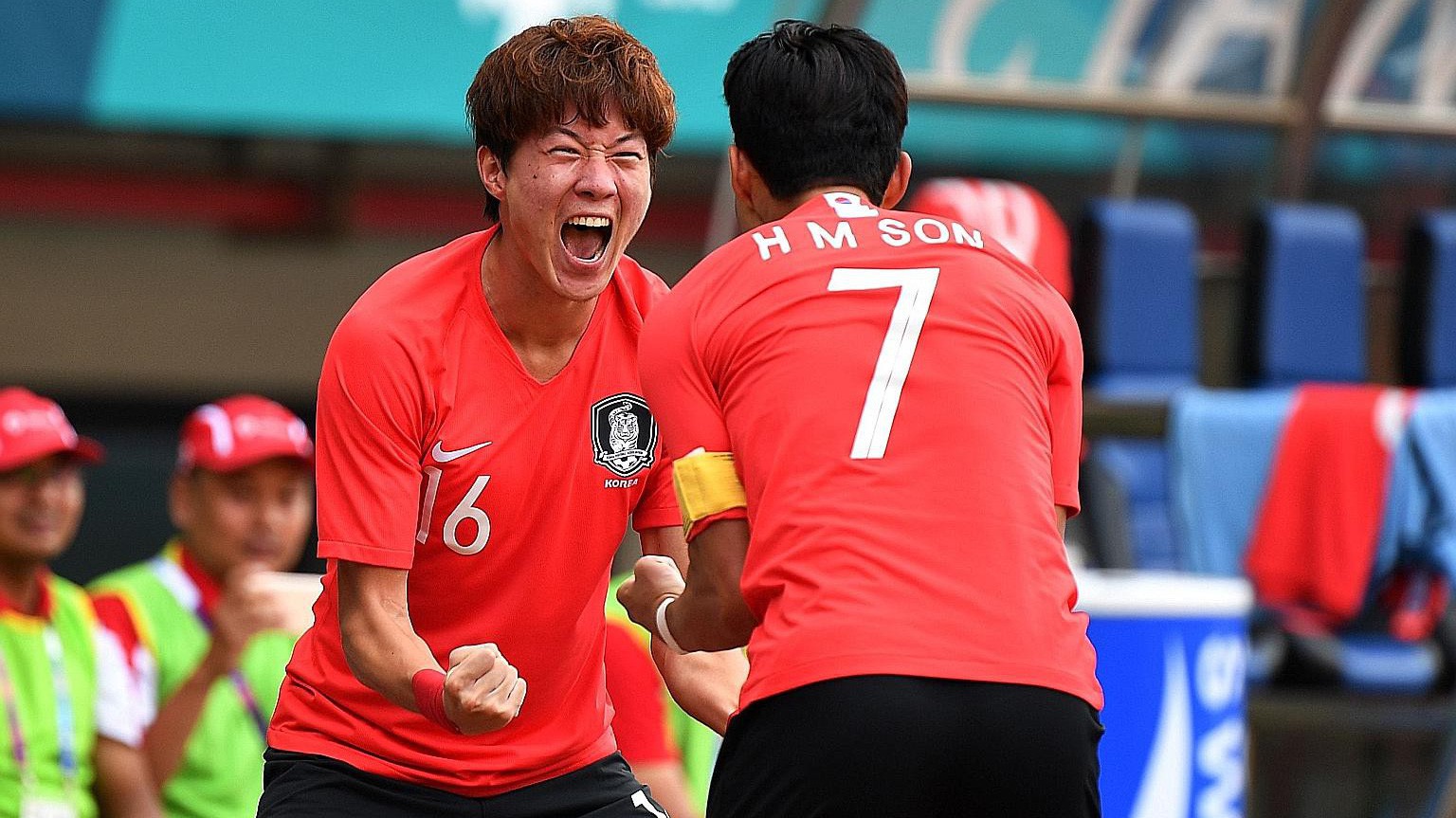 Chân sút ghi 8 bàn của Olympic Hàn Quốc suýt bị loại vì... yêu lăng nhăng