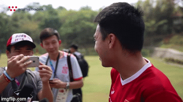 Video: "Cây hài" của Olympic Việt Nam và khoảnh khắc lúng túng hài hước