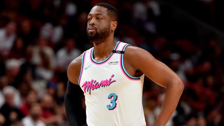 Bỏ mặc nghi vấn giải nghệ, cha con nhà Dwyane Wade quẩy tung nóc tại sân phủi