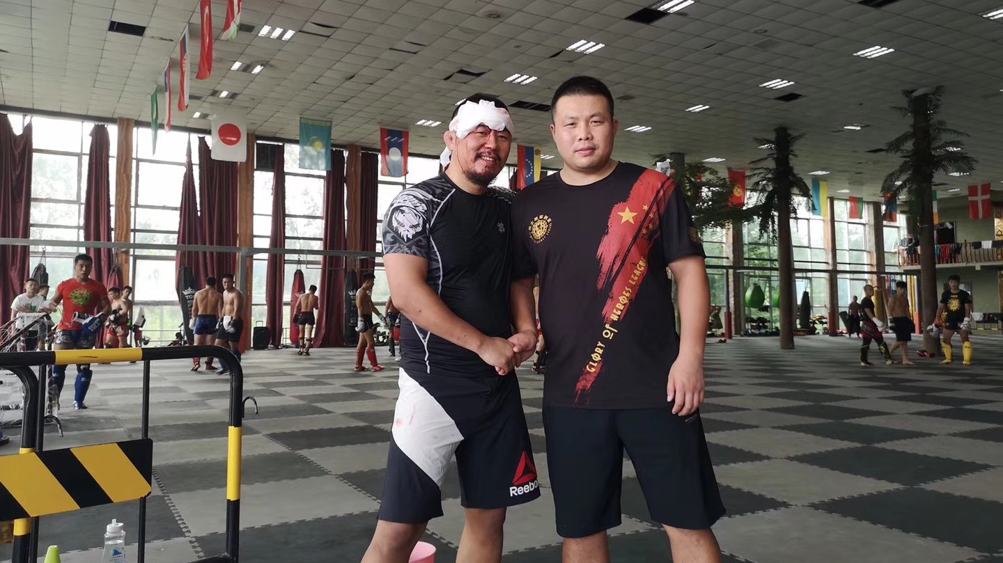 Hé lộ chân dung võ sĩ Muay Thái vừa đánh rách trán Từ Hiểu Đông