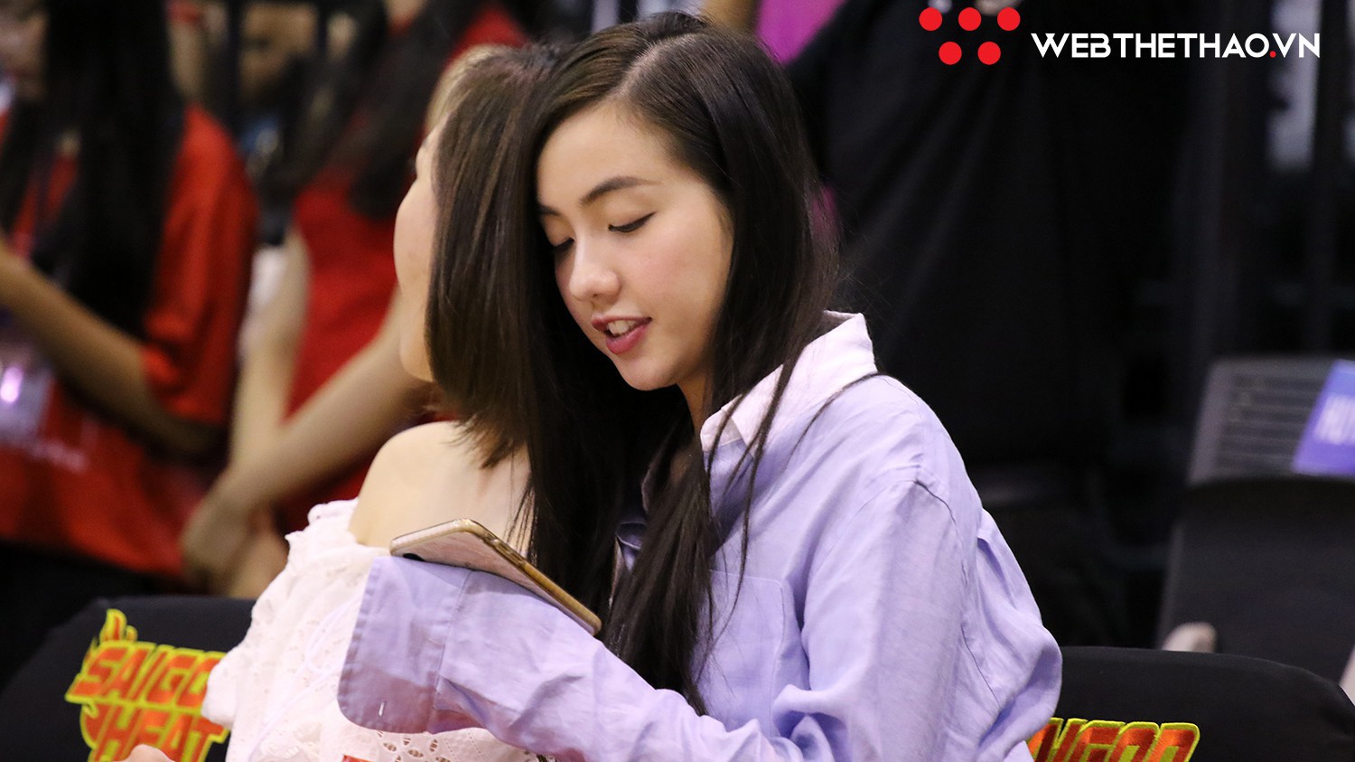 Tan chảy trước nét đẹp "không góc chết" của hotgirl Mie Nguyễn, fan ruột của Thang Long Warriors và Justin Young