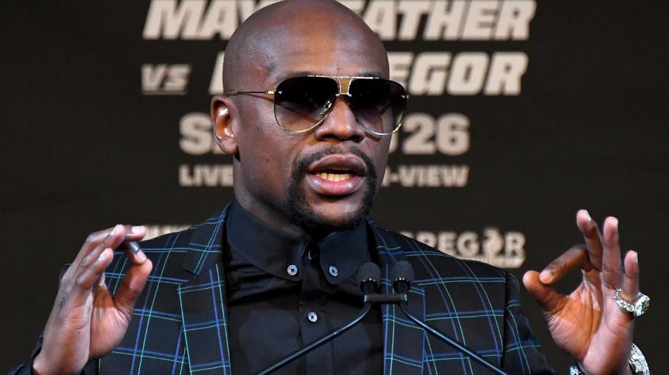 Floyd Mayweather chỉ ra hai nhược điểm của Vasyl Lomachenko