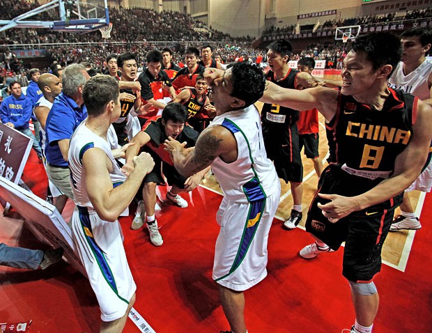 Nghe 2 cựu sao NBA lí giải sự đi xuống của bóng rổ Trung Quốc - Ảnh 5. Nghe 2 cựu sao NBA lí giải sự đi xuống của bóng rổ Trung Quốc - Ảnh 5.