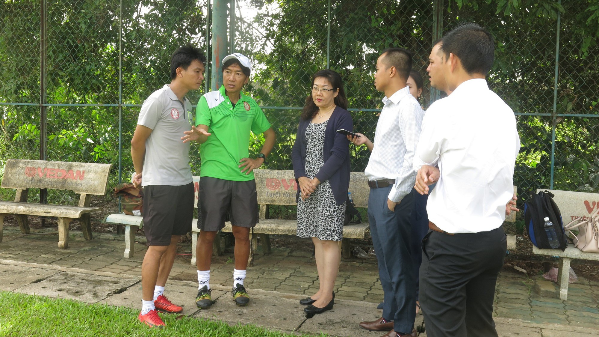Nhà tài trợ chính Nuti Café V.League tư vấn dinh dưỡng cho thầy trò HLV Miura