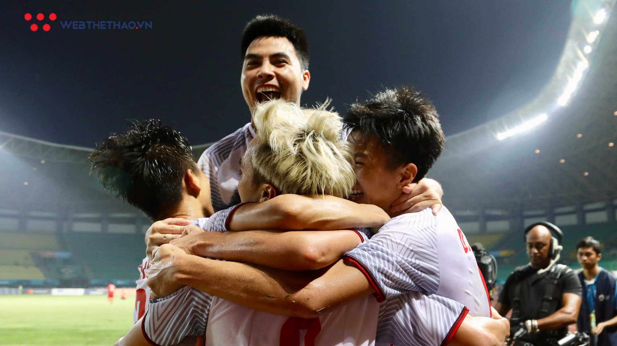 Olympic Việt Nam - Olympic UAE: Cất nỗi buồn vào trong, mở ra tấm HCĐ lịch sử
