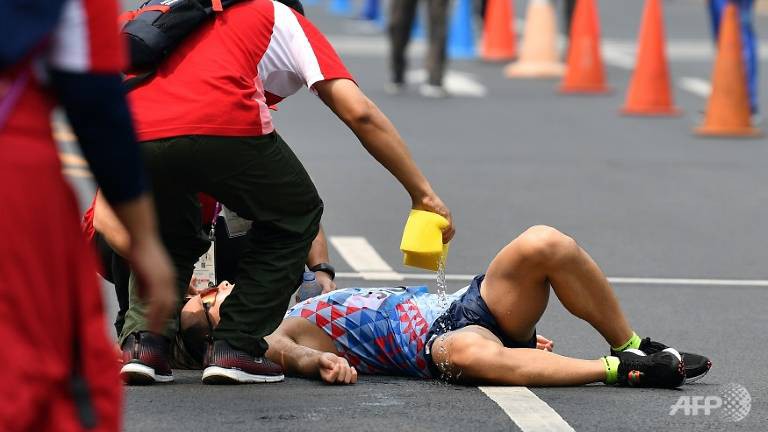 Nhật Bản giành HCV ASIAD đi bộ 50km nhờ...cắt rách áo