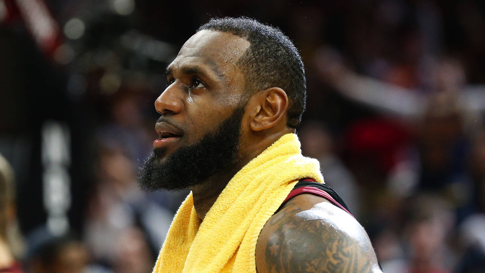 Khi được hỏi về đội vô địch năm sau, ngạc nhiên khi LeBron James không chọn LA Lakers