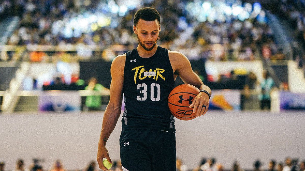 Stephen Curry "hú hồn con chồn" khi gặp "bản sao" của mình tại Trung Quốc