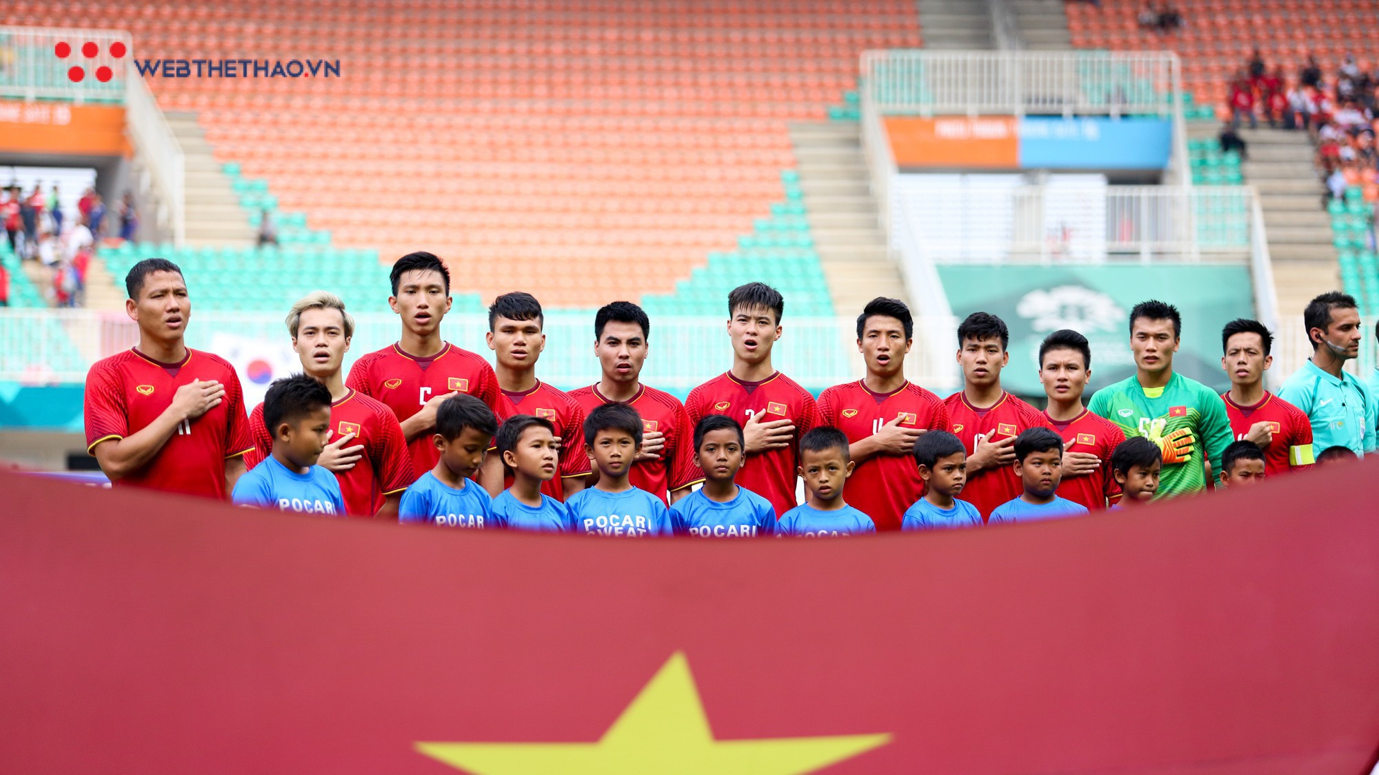 Tuyển thủ Olympic Việt Nam tặng 250 triệu đồng từ ca sĩ Ngọc Sơn cho đội nữ