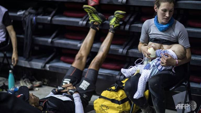 UTMB 2018: "Mẹ siêu nhân" vừa chạy vừa cho con bú hoàn thành 171km
