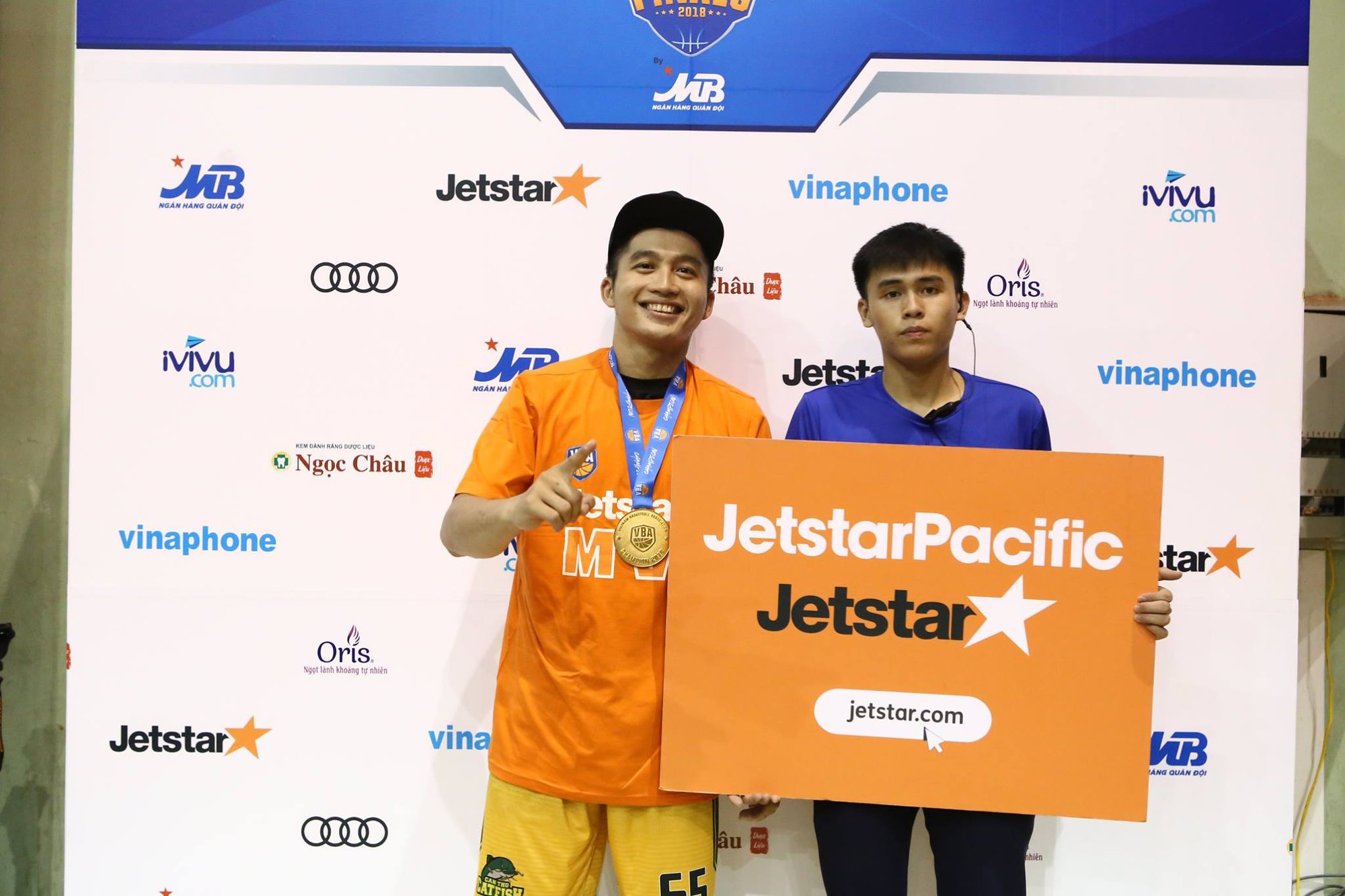 Cantho Catfish hoàn thành đội hình MVP, Phú Hoàng kết liễu đội bóng cũ và những điều có thể bạn đã bỏ qua tại VBA Finals Game 3 - Ảnh 2. Cantho Catfish hoàn thành đội hình MVP, Phú Hoàng kết liễu đội bóng cũ và những điều có thể bạn đã bỏ qua tại VBA Finals Game 3 - Ảnh 2.