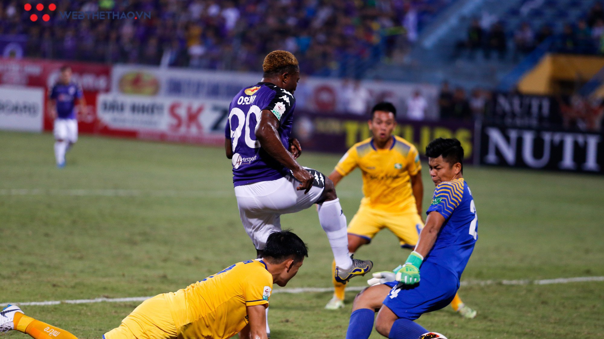 Hà Nội bị phạt trong ngày lên ngôi vô địch V.League 2018, VPF “thu” về 160 triệu đồng từ… pháo sáng