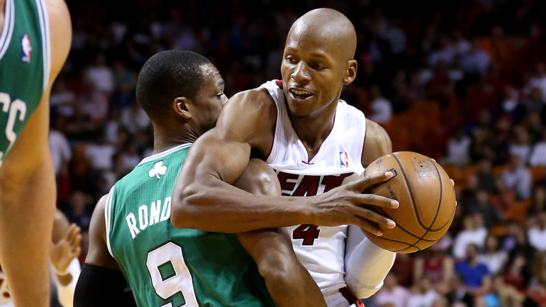 Ray Allen chia sẻ về việc bị đày lên ghế dự bị và Rajon Rondo đã cố gắng hạ bệ anh như thế nào