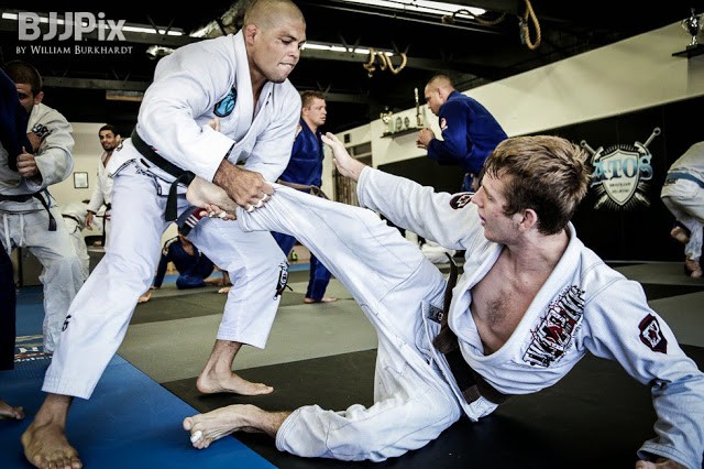BJJ - Mẹo thi đấu với những đối thủ cao lớn hơn - Ảnh 2. BJJ - Mẹo thi đấu với những đối thủ cao lớn hơn - Ảnh 2.