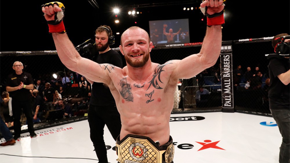 Theo chân Conor McGregor, lại một nhà vô địch Cage Warriors sang UFC