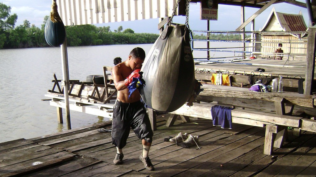 Muay Thái bản địa - nét đẹp bình dân giữa thời đại võ đài triệu đô