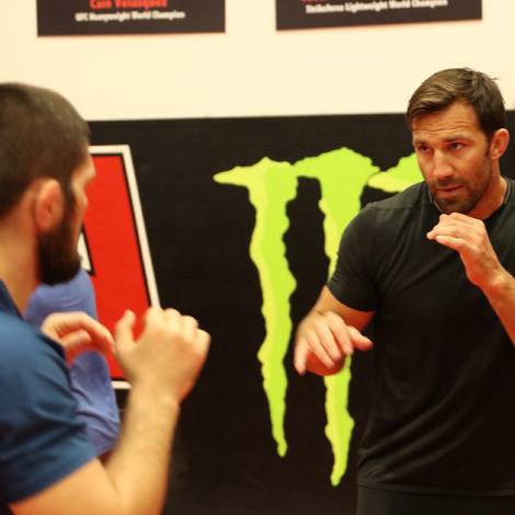 Cain Velasquez và Luke Rockhold giúp Khabib chuẩn bị trận đấu với Conor - Ảnh 12. Cain Velasquez và Luke Rockhold giúp Khabib chuẩn bị trận đấu với Conor - Ảnh 12.