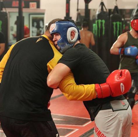 Cain Velasquez và Luke Rockhold giúp Khabib chuẩn bị trận đấu với Conor - Ảnh 8. Cain Velasquez và Luke Rockhold giúp Khabib chuẩn bị trận đấu với Conor - Ảnh 8.