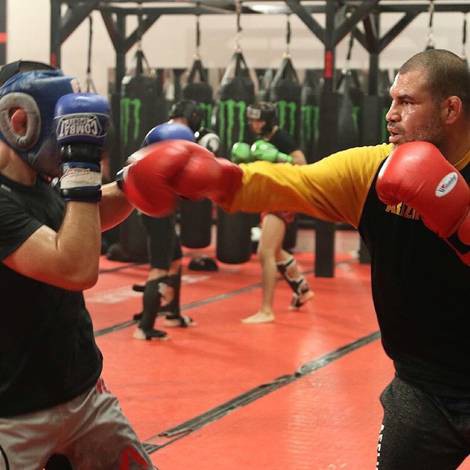 Cain Velasquez và Luke Rockhold giúp Khabib chuẩn bị trận đấu với Conor - Ảnh 6. Cain Velasquez và Luke Rockhold giúp Khabib chuẩn bị trận đấu với Conor - Ảnh 6.
