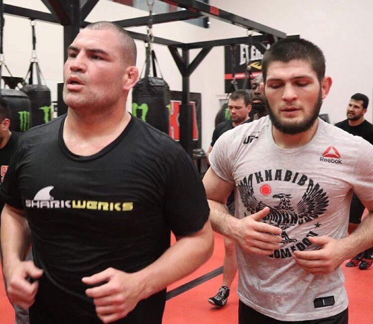 Cain Velasquez và Luke Rockhold giúp Khabib chuẩn bị trận đấu với Conor - Ảnh 9. Cain Velasquez và Luke Rockhold giúp Khabib chuẩn bị trận đấu với Conor - Ảnh 9.