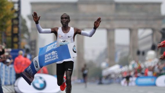 Kipchoge trước cơ hội lịch sử lập KLTG ở Berlin Marathon 2018