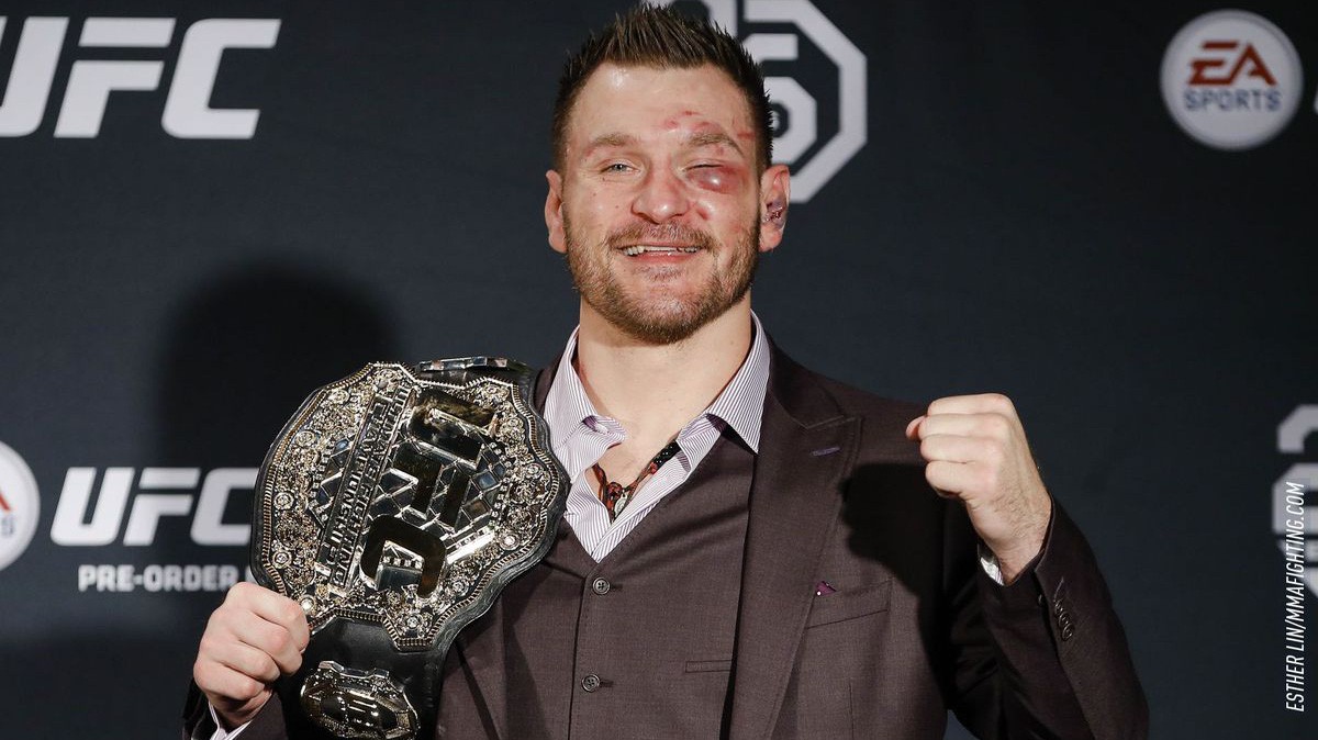 Lời nguyền Heavyweight UFC: không ai giữ đai quá 3 lần?