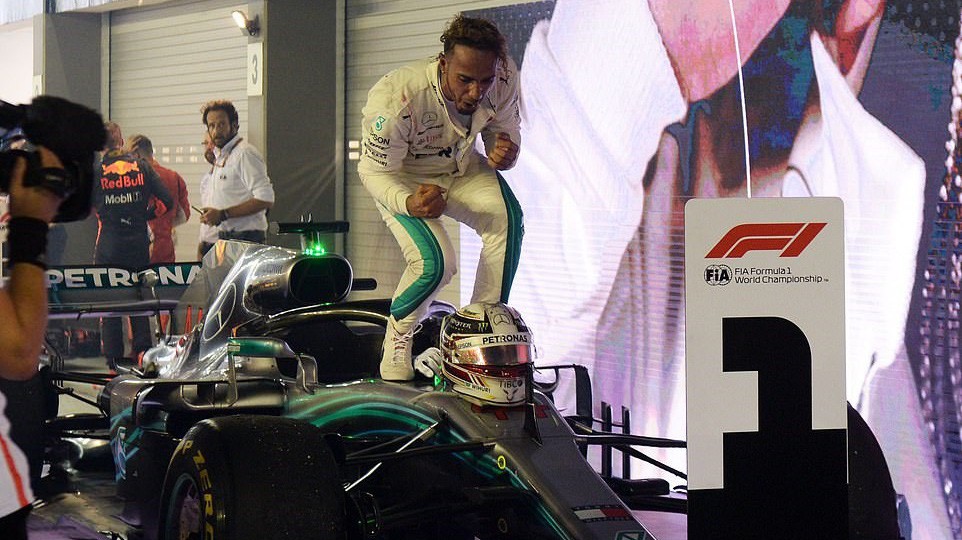 Đua chính thức Singapore GP 2018: Hamilton tiến gần tới chức vô địch