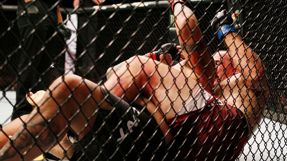 UFC Fight Night 136: Aleksei Oleinik buộc Mark Hunt phải chịu thua ngay trong hiệp 1
