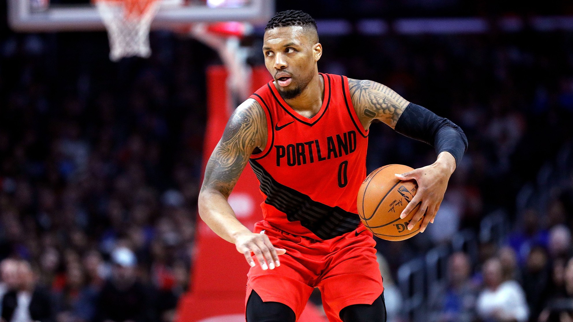 Bị chê lười nhác vì không tập luyện, Damian Lillard đáp trả bằng video "chất như nước cất"