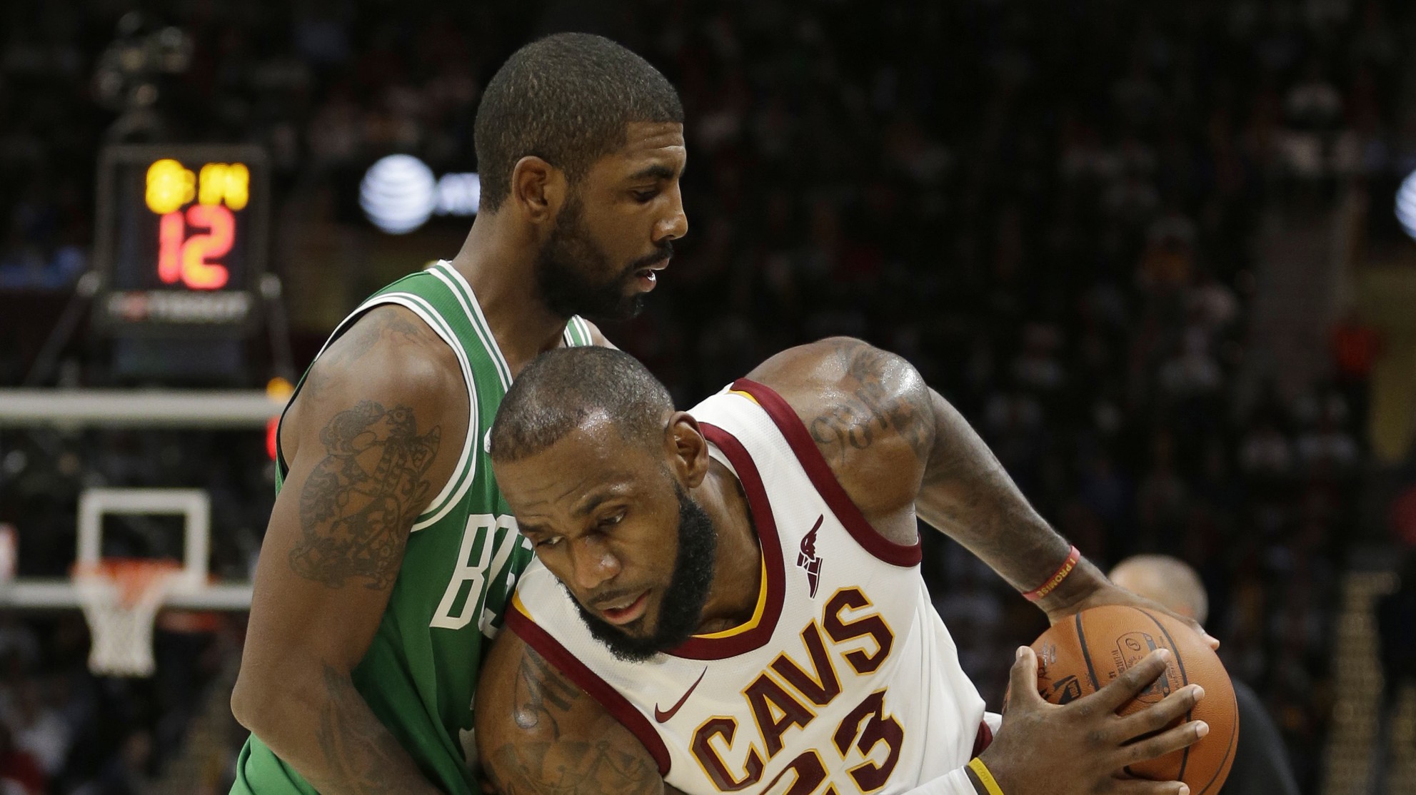 Trước khi vào NBA, hóa ra tài năng của Kyrie Irving đã có duyên với LeBron James