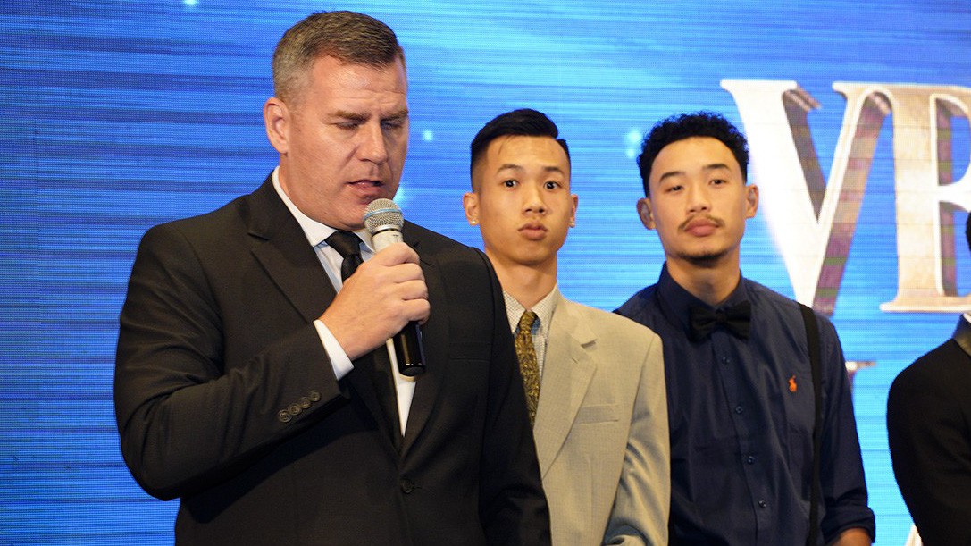 Bất ngờ chuyện HLV Kevin Yurkus cám ơn kình địch Thang Long Warriors khi Cantho Catfish được vinh danh tại VBA Awards 2018