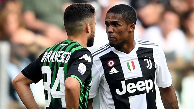 Douglas Costa hối hận trước án phạt nặng