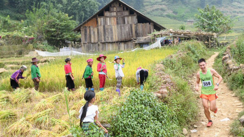 Chạy trail 10km 15km Vietnam Mountain Marathon cần mang những gì?