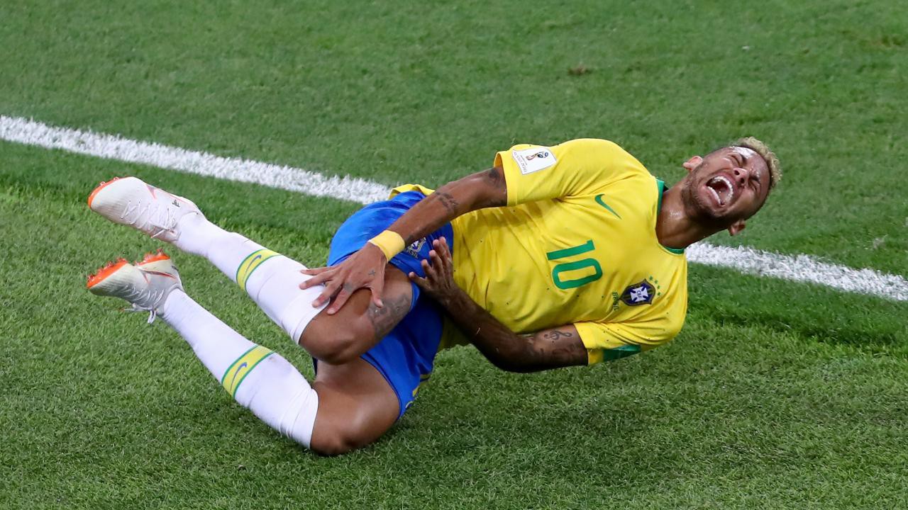 “Thói ăn vạ sẽ khiến Neymar không bao giờ trở nên vĩ đại”
