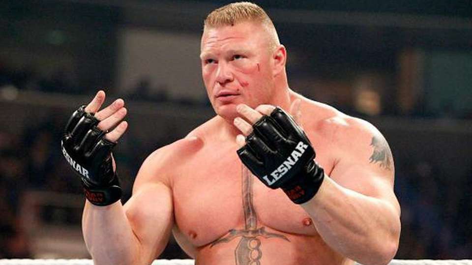 Không có hợp đồng với UFC Brock Lesnar quay trở lại WWE
