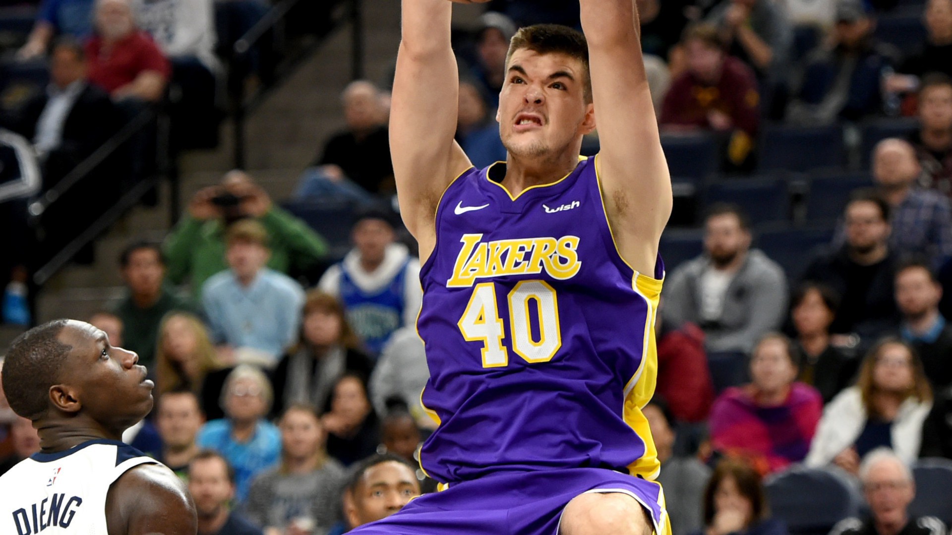Bất chấp LA Lakers khó chịu, trung phong trẻ vẫn quyết tâm thi đấu cho quê nhà tại FIBA World Cup 2019