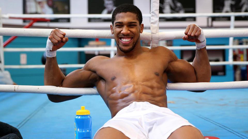 "Soi" thực đơn của Anthony Joshua trước ngày bảo vệ đai