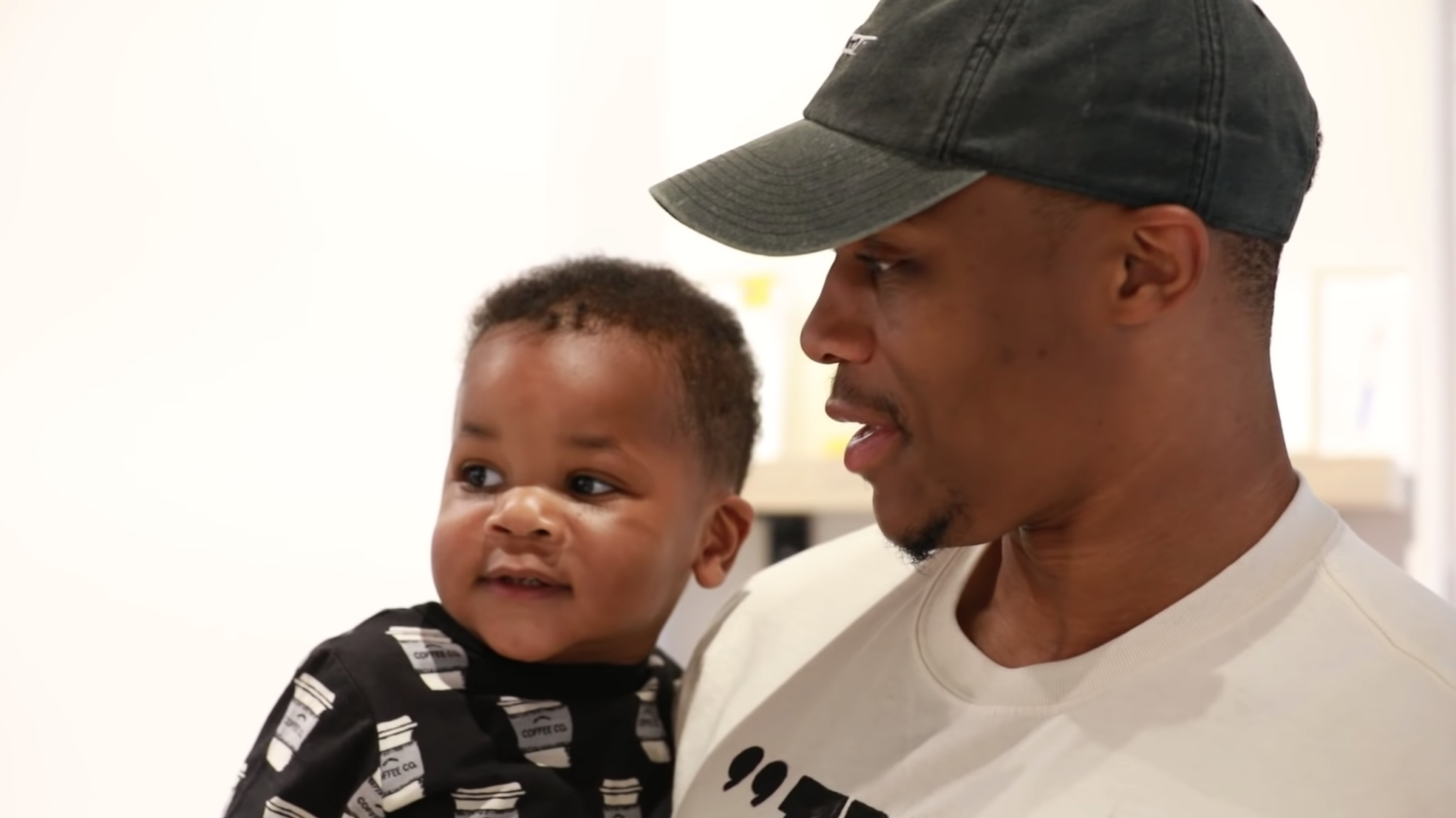 Russell Westbrook dữ dằn trên sân hoá ra lại là một ông bố tuyệt vời thế này đây