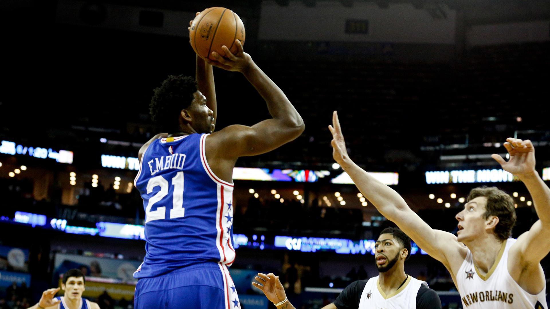 Công thức giúp Joel Embiid thành thạo ném 3 điểm: Nhờ YouTube và "người da trắng"