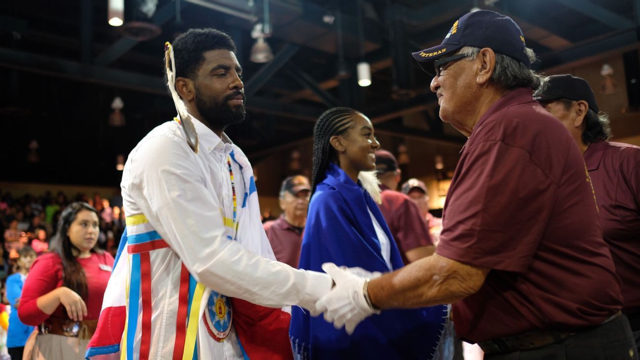 Trở về với buôn làng, Kyrie Irving hóa ra là chàng thổ dân da đỏ tên Tiểu Sơn