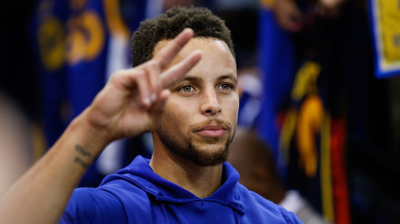 Những huyền thoại mà Stephen Curry sẽ vượt qua nếu tiếp tục hủy diệt NBA mùa tới