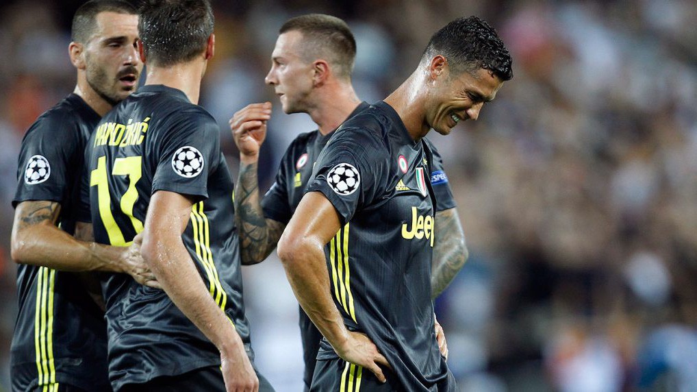 Ronaldo sẽ bị treo giò mấy trận sau khi nhận thẻ đỏ khó tin trước Valencia?