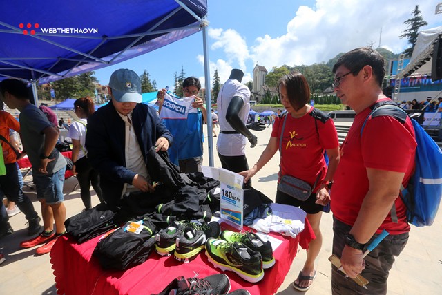 Chùm ảnh: Hàng ngàn runner đổ về khu vực Expo của Vietnam Mountain Marathon 2018 - Ảnh 12. Chùm ảnh: Hàng ngàn runner đổ về khu vực Expo của Vietnam Mountain Marathon 2018 - Ảnh 12.