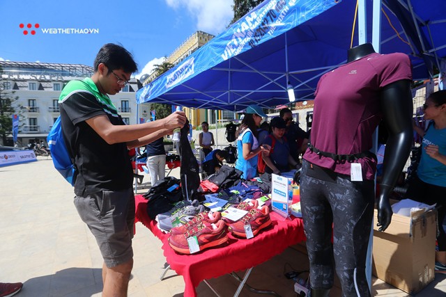 Chùm ảnh: Hàng ngàn runner đổ về khu vực Expo của Vietnam Mountain Marathon 2018 - Ảnh 11. Chùm ảnh: Hàng ngàn runner đổ về khu vực Expo của Vietnam Mountain Marathon 2018 - Ảnh 11.