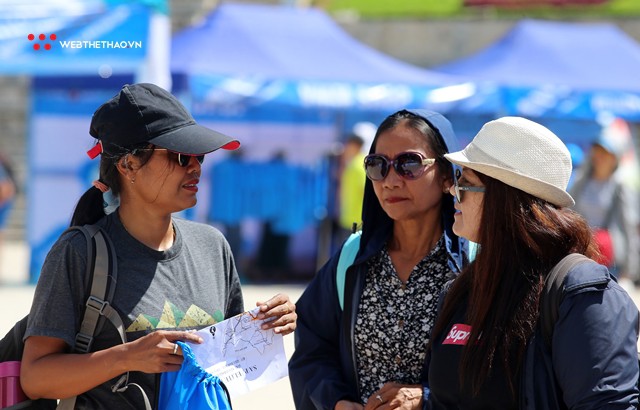 Chùm ảnh: Hàng ngàn runner đổ về khu vực Expo của Vietnam Mountain Marathon 2018 - Ảnh 6. Chùm ảnh: Hàng ngàn runner đổ về khu vực Expo của Vietnam Mountain Marathon 2018 - Ảnh 6.