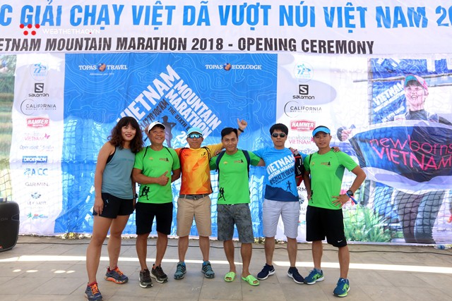 Chùm ảnh: Hàng ngàn runner đổ về khu vực Expo của Vietnam Mountain Marathon 2018 - Ảnh 4. Chùm ảnh: Hàng ngàn runner đổ về khu vực Expo của Vietnam Mountain Marathon 2018 - Ảnh 4.