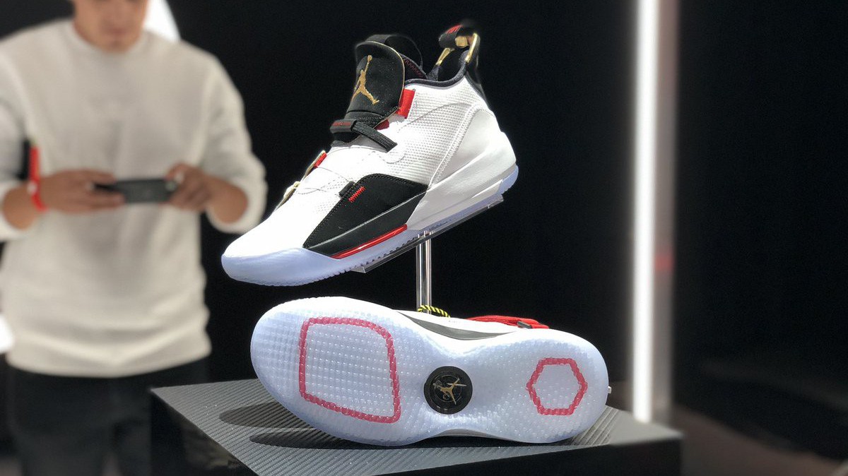 Đây là Air Jordan 33, mẫu giày bóng rổ độc nhất, chưa từng thấy từ trước đến nay